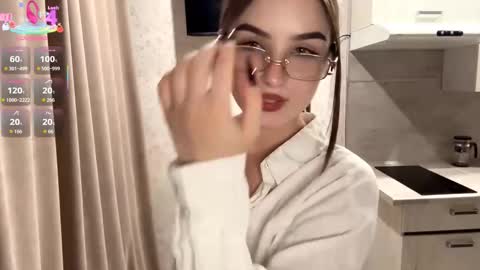 Snapshot of meridethvilca chatting on 10/31/25, 06:09 Rina online show from 10/31/25, 06:09