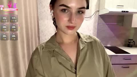 Snapshot of meridethvilca chatting on 11/03/25, 06:09 Rina online show from 11/03/25, 06:09