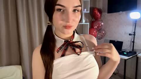 Snapshot of meridethvilca chatting on 11/23/25, 06:08 Rina online show from 11/23/25, 06:08