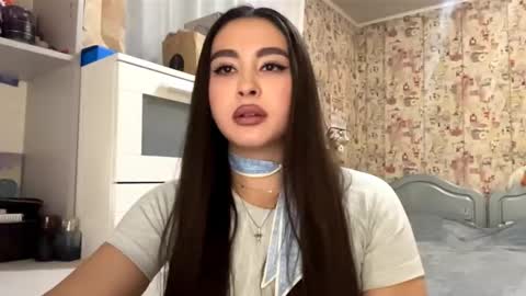 Snapshot of merlenegnoza chatting on 11/10/25, 04:39 Enni online show from 11/10/25, 04:39