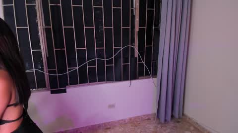 Snapshot of merlia_model chatting on 02/15/25, 06:12 instagram fernandatoloza01  online show from 02/15/25, 06:12