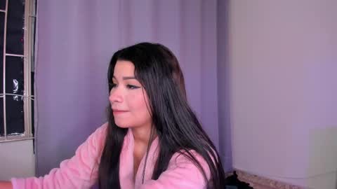 Snapshot of merlia_model chatting on 02/15/25, 09:16 instagram fernandatoloza01  online show from 02/15/25, 09:16