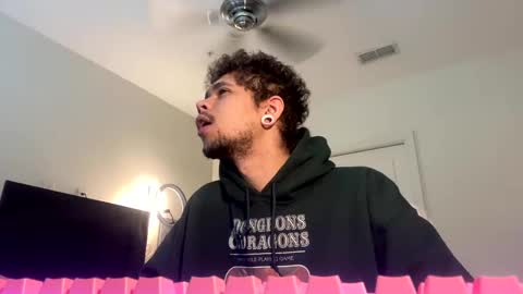 Snapshot of merlinharriss chatting on 02/17/25, 03:31 Merlinz Magic online show from 02/17/25, 03:31