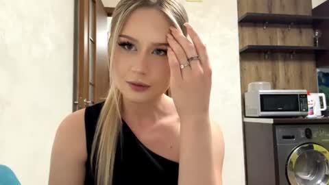 Snapshot of merrileesmoldt chatting on 06/28/26, 01:28 Stefani online show from 06/28/26, 01:28