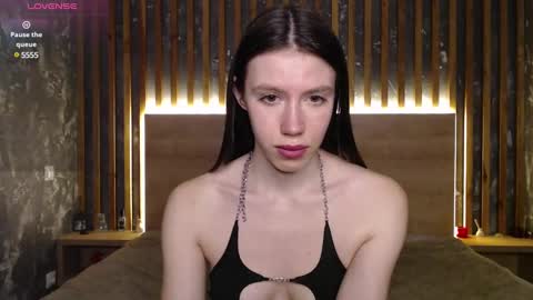 Snapshot of merry_sweets chatting on 02/22/25, 01:33 Emilia online show from 02/22/25, 01:33