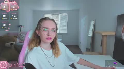 Snapshot of merryl_clark chatting on 06/19/26, 12:53 Sara online show from 06/19/26, 12:53
