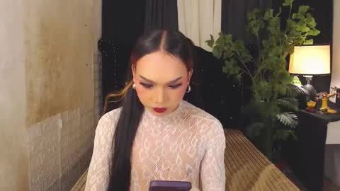 Snapshot of metawinathan chatting on 11/13/25, 03:33 myka online show from 11/13/25, 03:33