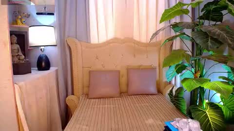 Snapshot of metawinathan chatting on 12/16/25, 03:11 myka online show from 12/16/25, 03:11