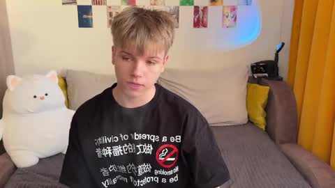 Snapshot of metratok chatting on 04/09/26, 04:23 Arthur online show from 04/09/26, 04:23