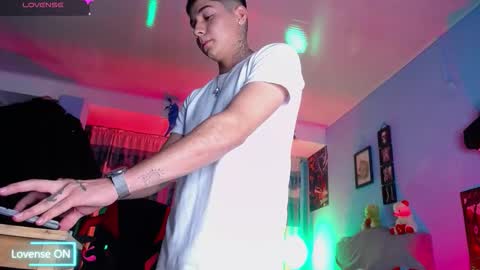 Snapshot of mexican_cum chatting on 10/10/25, 03:38 Jhon online show from 10/10/25, 03:38