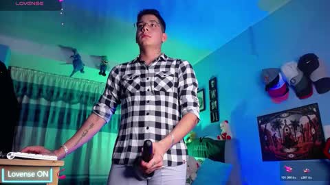 Snapshot of mexican_cum chatting on 11/13/25, 03:05 Jhon online show from 11/13/25, 03:05