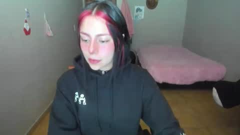 Snapshot of mey090 chatting on 01/14/25, 12:22 Mey online show from 01/14/25, 12:22