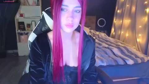 Snapshot of mezzalunaa chatting on 12/20/25, 12:18 vollmond online show from 12/20/25, 12:18