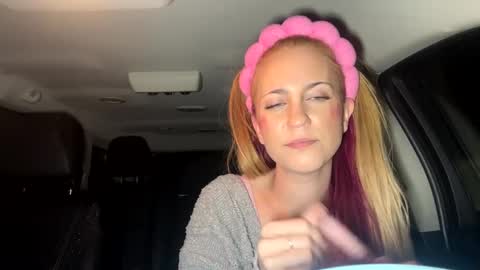 Snapshot of mezzy69 chatting on 02/19/25, 10:01 mezzy69 online show from 02/19/25, 10:01