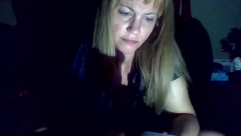 Snapshot of mezzy69 chatting on 10/27/25, 08:40 mezzy69 online show from 10/27/25, 08:40