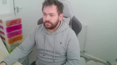 Snapshot of mg_of chatting on 11/18/25, 09:03 mg-of online show from 11/18/25, 09:03