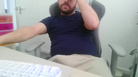 Snapshot of mg_of chatting on 11/28/25, 10:29 mg-of online show from 11/28/25, 10:29