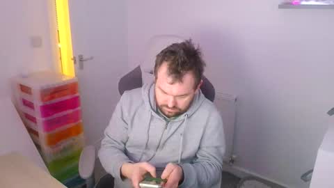 Snapshot of mg_of chatting on 12/17/25, 08:31 mg-of online show from 12/17/25, 08:31