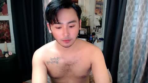 Snapshot of mhikael chatting on 09/17/25, 02:57 Mhikael online show from 09/17/25, 02:57