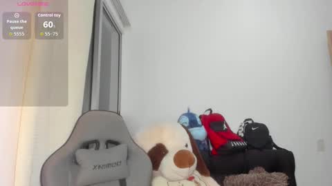 Snapshot of mi_suk1 chatting on 09/11/25, 02:33 mi suk1 online show from 09/11/25, 02:33