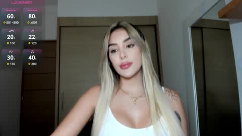 Snapshot of mi_suk1 chatting on 11/21/25, 08:40 mi suk1 online show from 11/21/25, 08:40