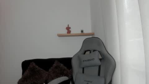 Snapshot of mi_suk1 chatting on 01/08/26, 10:01 mi suk1 online show from 01/08/26, 10:01