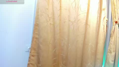 Mia online show from 04/28/26, 06:35