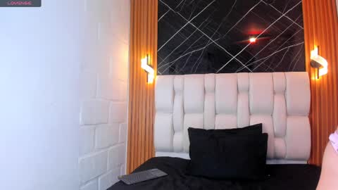 Mia online show from 04/15/26, 01:18