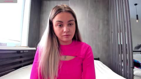 Mia online show from 02/04/26, 03:56