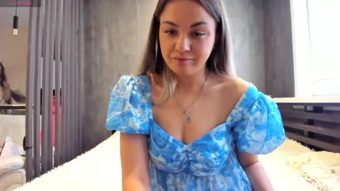 Mia online show from 06/04/26, 03:34