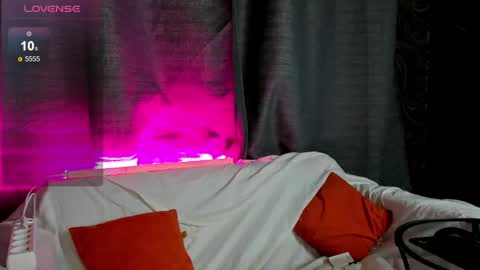 Mia  GMT7 Mon Tue Wen Thur 1000am-0300pm Sat 0300am-0900am online show from 02/06/25, 08:39