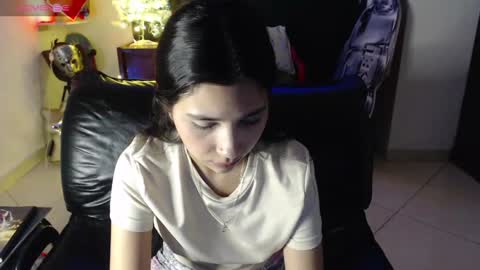 Mia online show from 01/10/25, 05:47