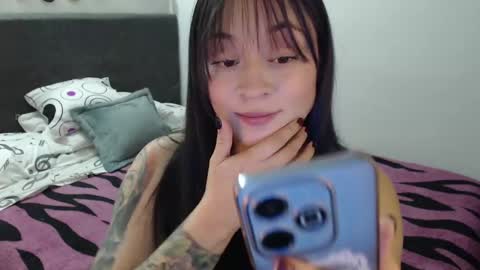 mia online show from 01/08/25, 01:32