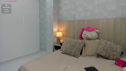 Mia Aristizabal online show from 12/05/25, 11:30