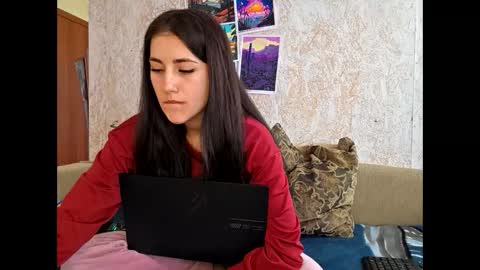 Snapshot of mia_beauti_live chatting on 04/20/26, 11:24 mia_beauti_live online show from 04/20/26, 11:24