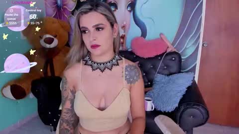 Snapshot of mia_bigtits_17 chatting on 02/22/26, 07:23 Mia online show from 02/22/26, 07:23