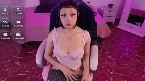 Snapshot of mia_bloom2 chatting on 05/22/26, 05:14 mia online show from 05/22/26, 05:14