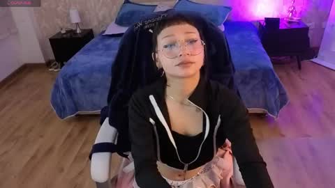 Snapshot of mia_bloom2 chatting on 05/26/26, 04:52 mia online show from 05/26/26, 04:52
