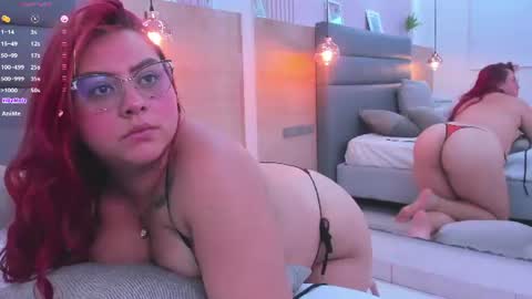 Snapshot of mia_blumm_ chatting on 06/11/26, 12:32 Mia online show from 06/11/26, 12:32