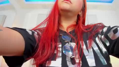 Snapshot of mia_blumm_ chatting on 06/15/26, 03:58 Mia online show from 06/15/26, 03:58