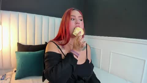 Snapshot of mia_blumm_ chatting on 06/26/26, 04:33 Mia online show from 06/26/26, 04:33