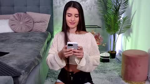 Snapshot of mia_carter99 chatting on 01/12/25, 08:47 Freya Allen online show from 01/12/25, 08:47