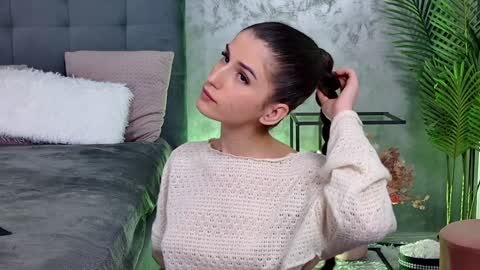 Snapshot of mia_carter99 chatting on 01/21/25, 09:15 Freya Allen online show from 01/21/25, 09:15