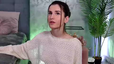 Snapshot of mia_carter99 chatting on 02/13/25, 10:00 Freya Allen online show from 02/13/25, 10:00