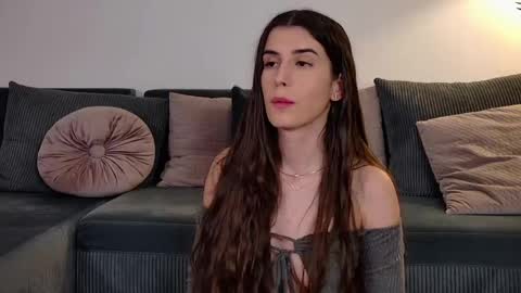 Freya Allen online show from 04/21/26, 09:17