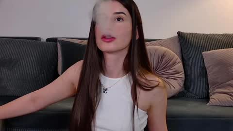 Freya Allen online show from 05/11/26, 09:45