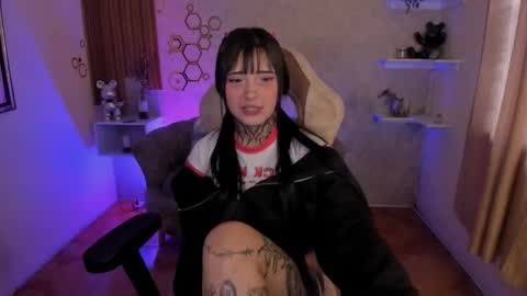 Mia online show from 11/14/25, 05:00