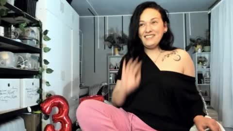 Snapshot of mia_clancy chatting on 12/09/24, 08:12 MIA online show from 12/09/24, 08:12