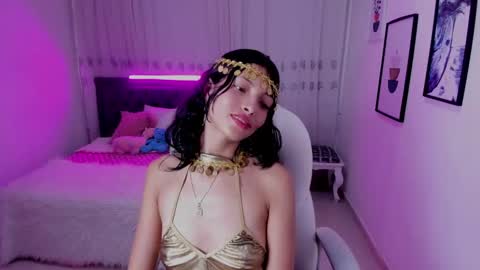 Mia online show from 11/10/25, 09:14