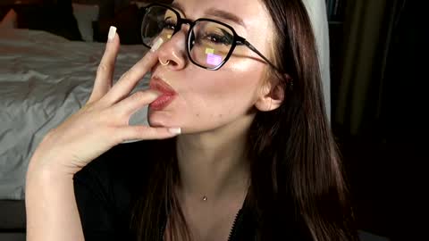 Mia and friends online show from 01/09/25, 02:07